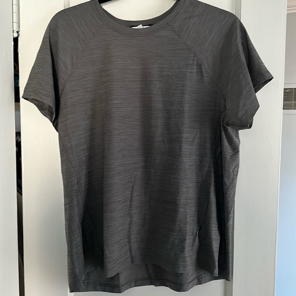 Athleta ultimate train tee textured gray size large
